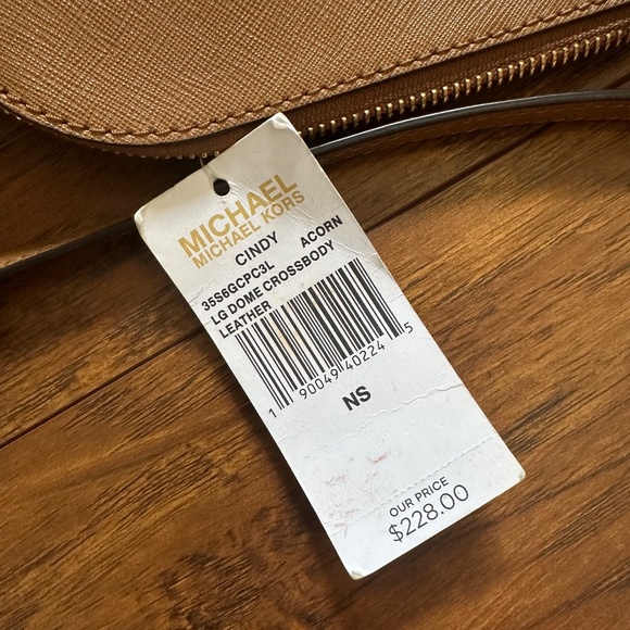 Michael Kors Large Cindy Dome Crossbody Bag - Picture 5 of 9